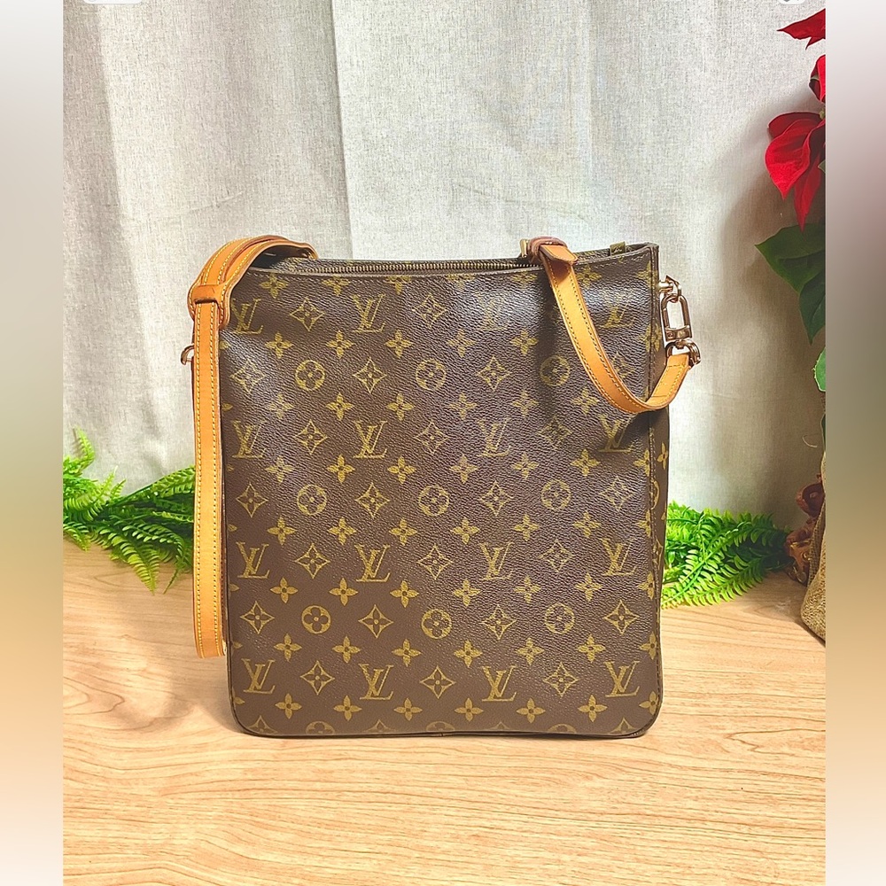 LOUIS VUITTON ✅ AUTHENTIC GM SIZE LOOPING BAG - Picture 11 of 12